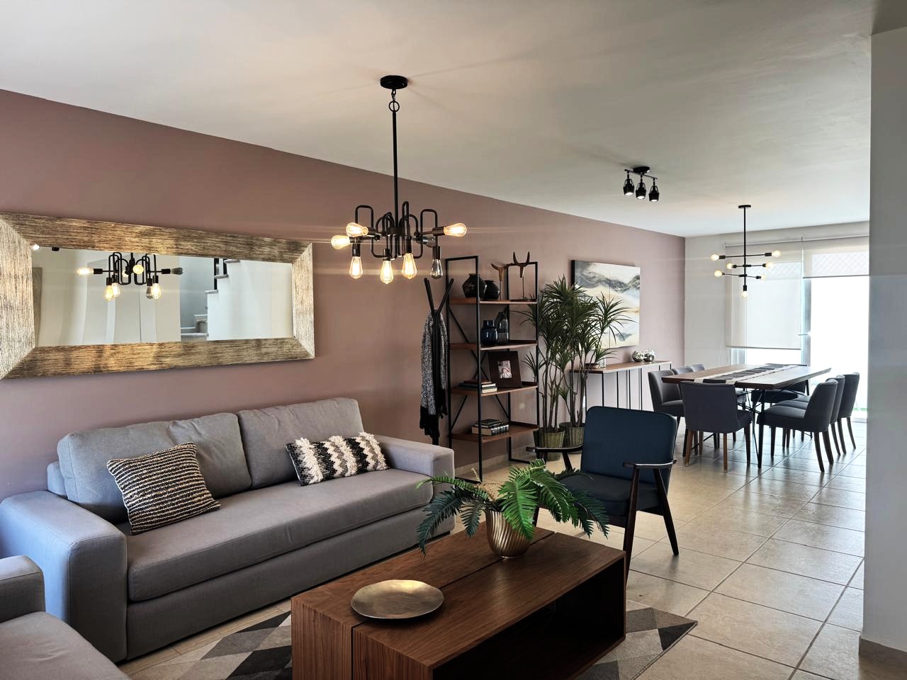 Casa nueva en VENTA en privado, con extraordinaria ubicación al norte de León, Gto. 